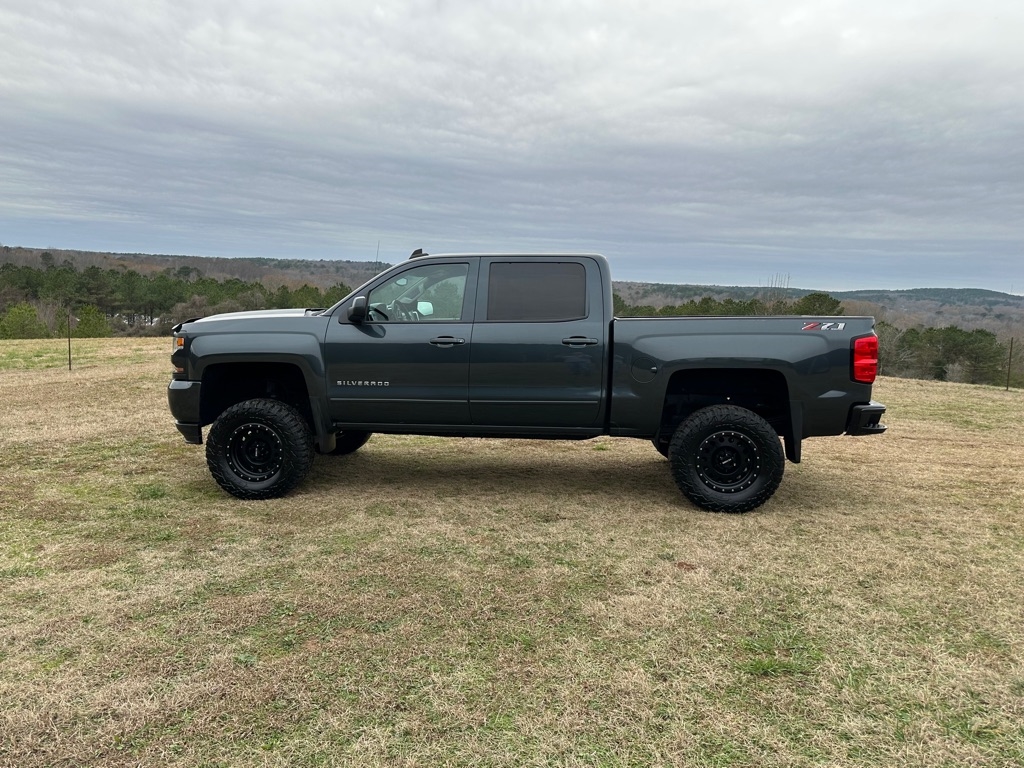 Chevrolet Silverado 1500 4WD Crew Cab 143.5" LT w/2LT 2018