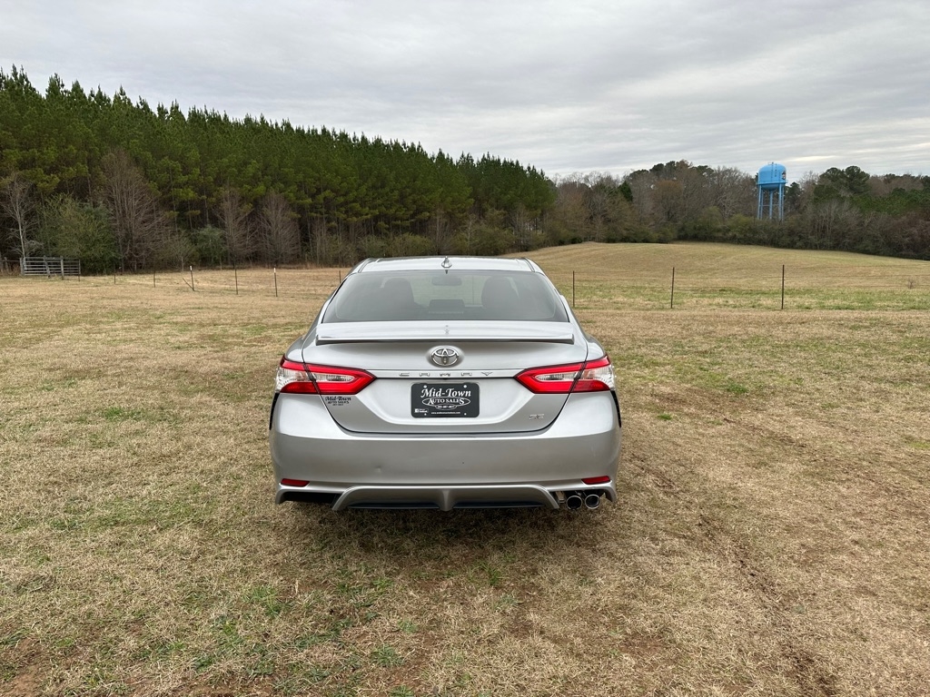 Toyota Camry SE Auto (Natl) 2020