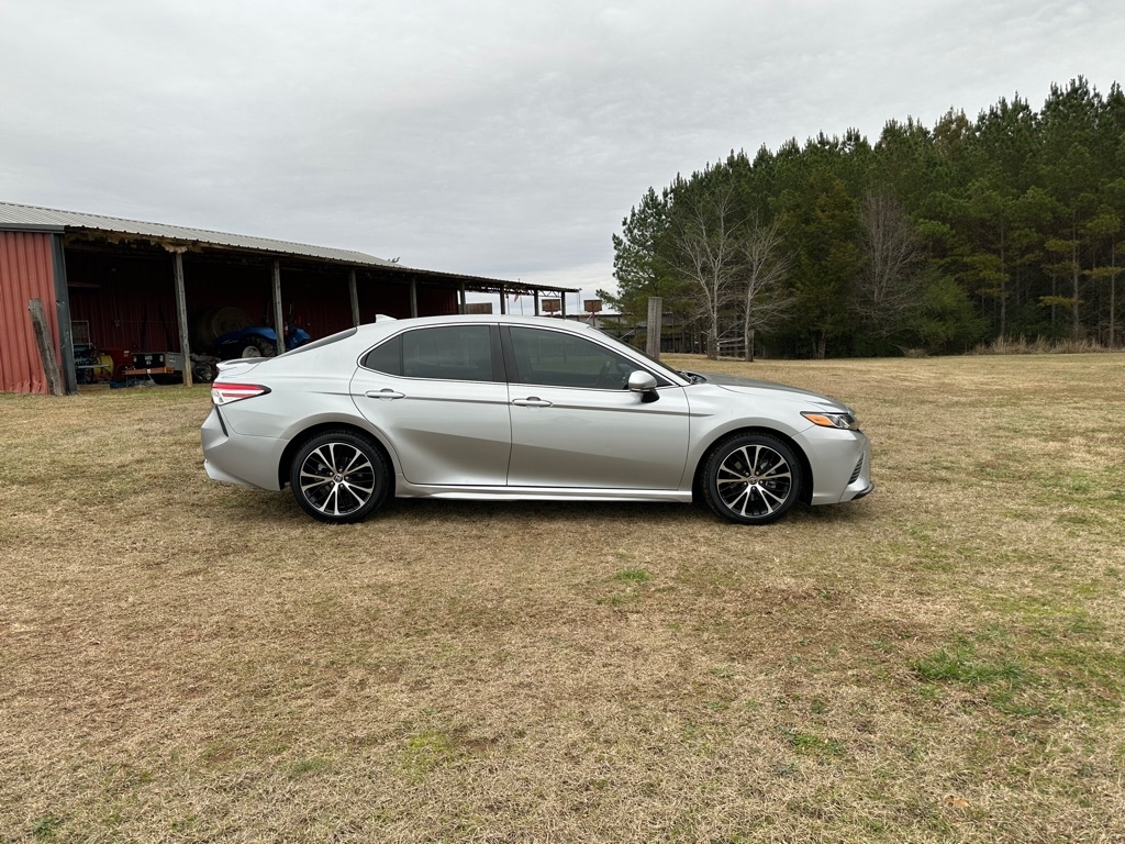 Toyota Camry SE Auto (Natl) 2020
