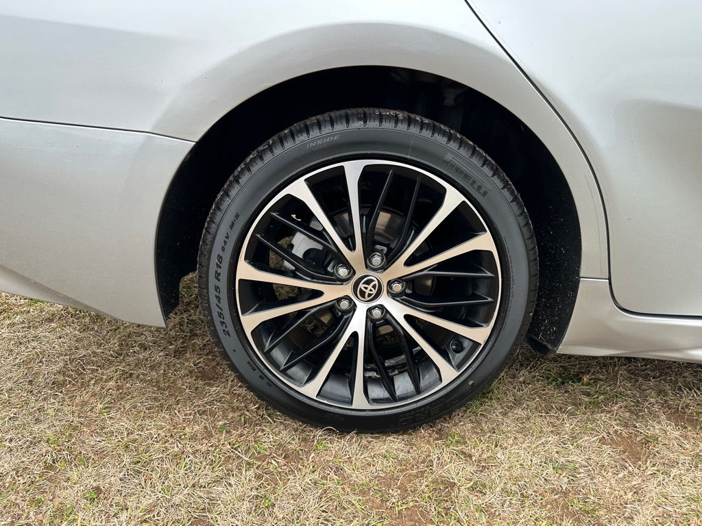 Toyota Camry SE Auto (Natl) 2020