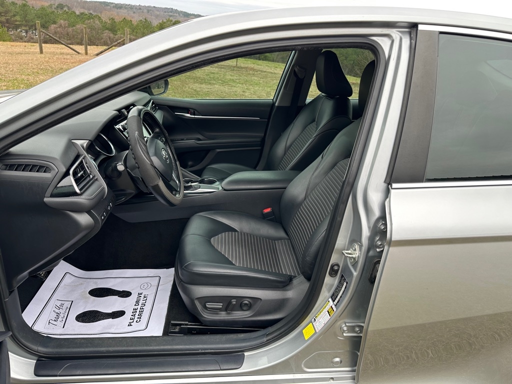 Toyota Camry SE Auto (Natl) 2020