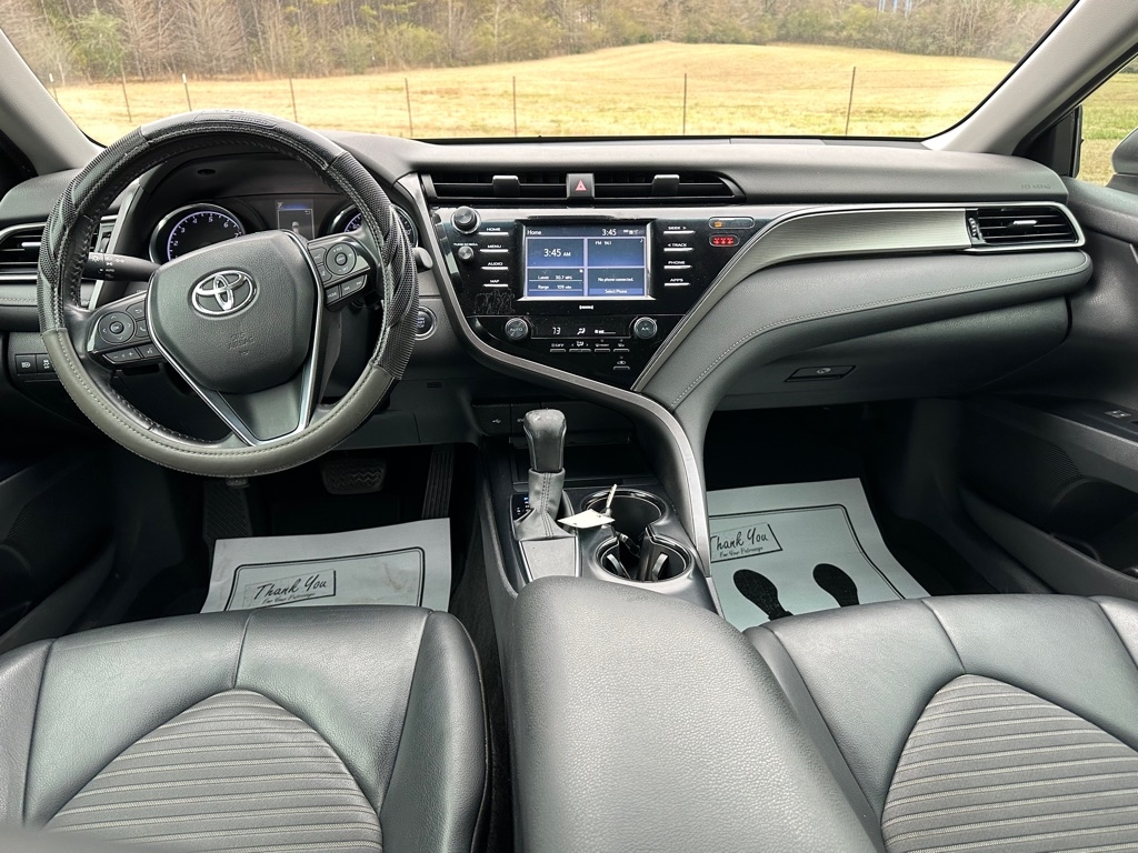 Toyota Camry SE Auto (Natl) 2020