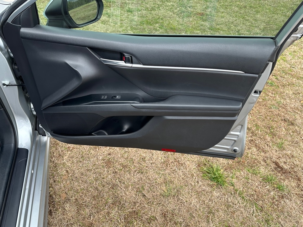 Toyota Camry SE Auto (Natl) 2020