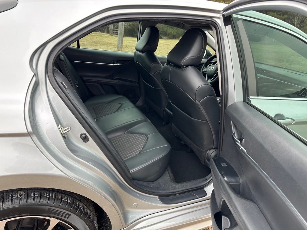 Toyota Camry SE Auto (Natl) 2020