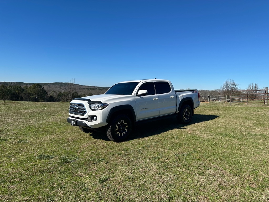 2017 Toyota Tacoma SR5 Double Cab 5' Bed V6 4x4 AT (Natl)