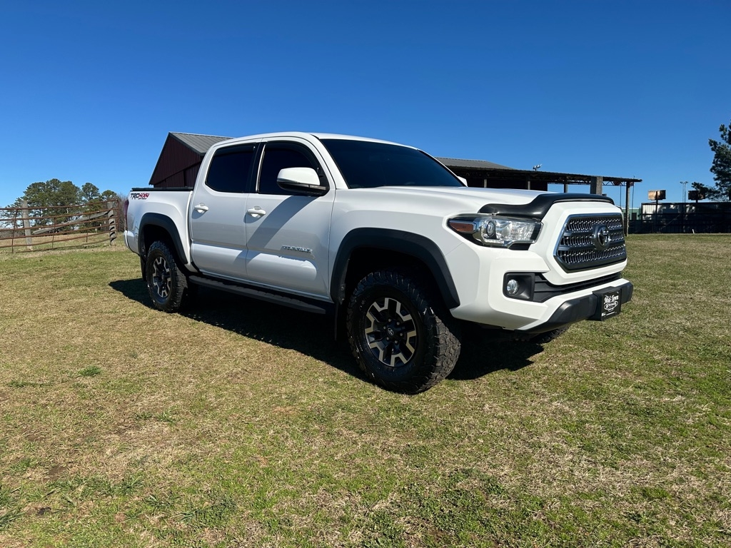 Toyota Tacoma SR5 Double Cab 5' Bed V6 4x4 AT (Natl) 2017