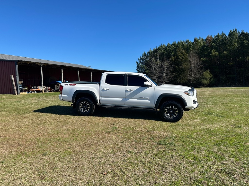 Toyota Tacoma SR5 Double Cab 5' Bed V6 4x4 AT (Natl) 2017