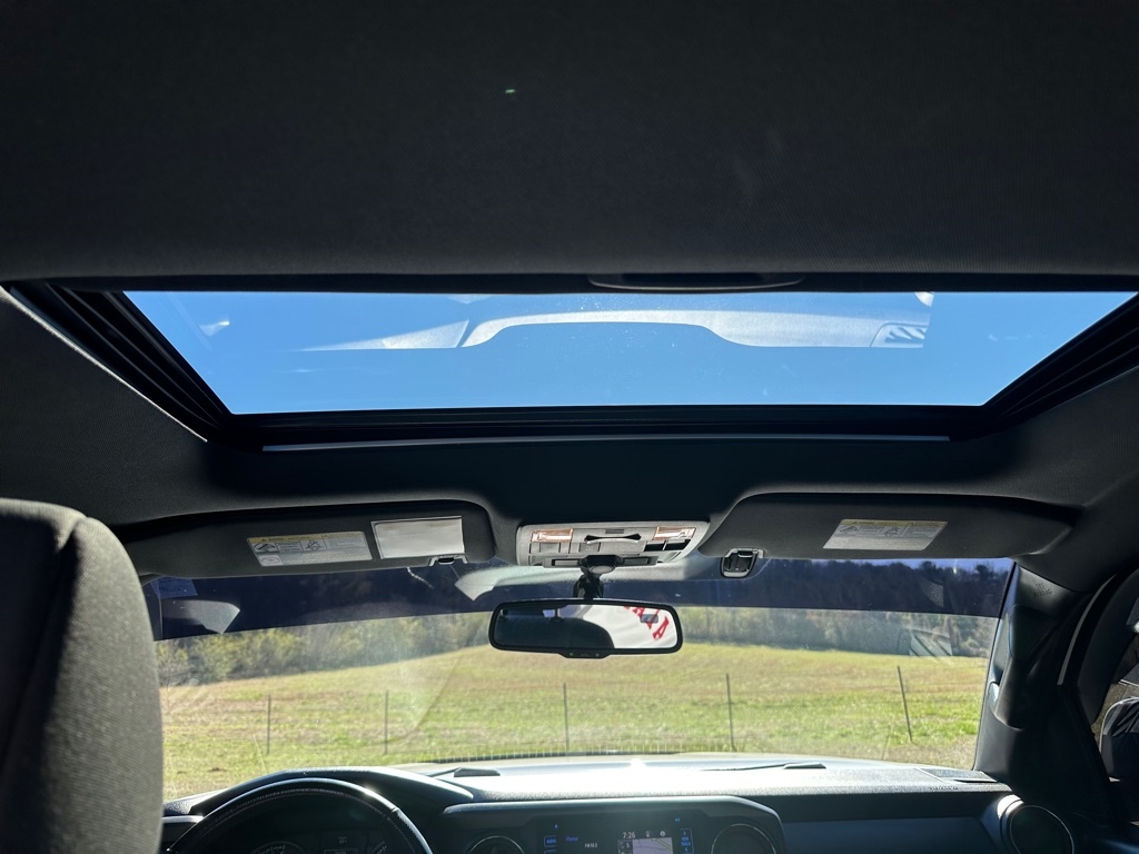 Toyota Tacoma SR5 Double Cab 5' Bed V6 4x4 AT (Natl) 2017