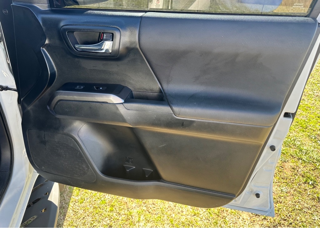 Toyota Tacoma SR5 Double Cab 5' Bed V6 4x4 AT (Natl) 2017