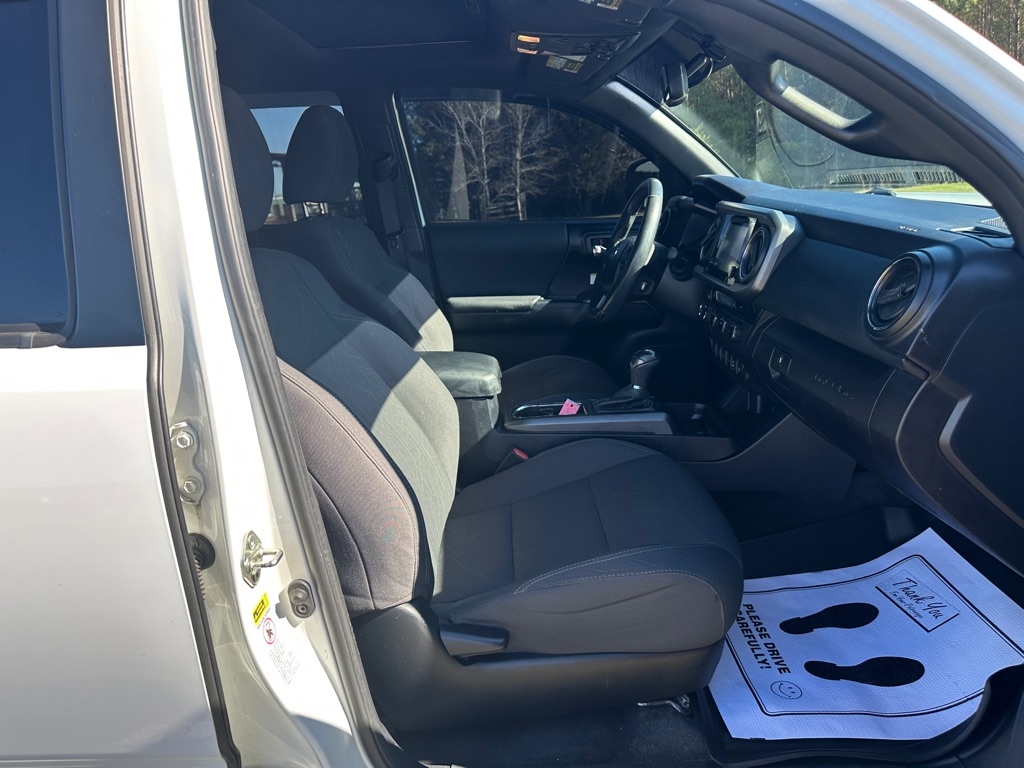 Toyota Tacoma SR5 Double Cab 5' Bed V6 4x4 AT (Natl) 2017