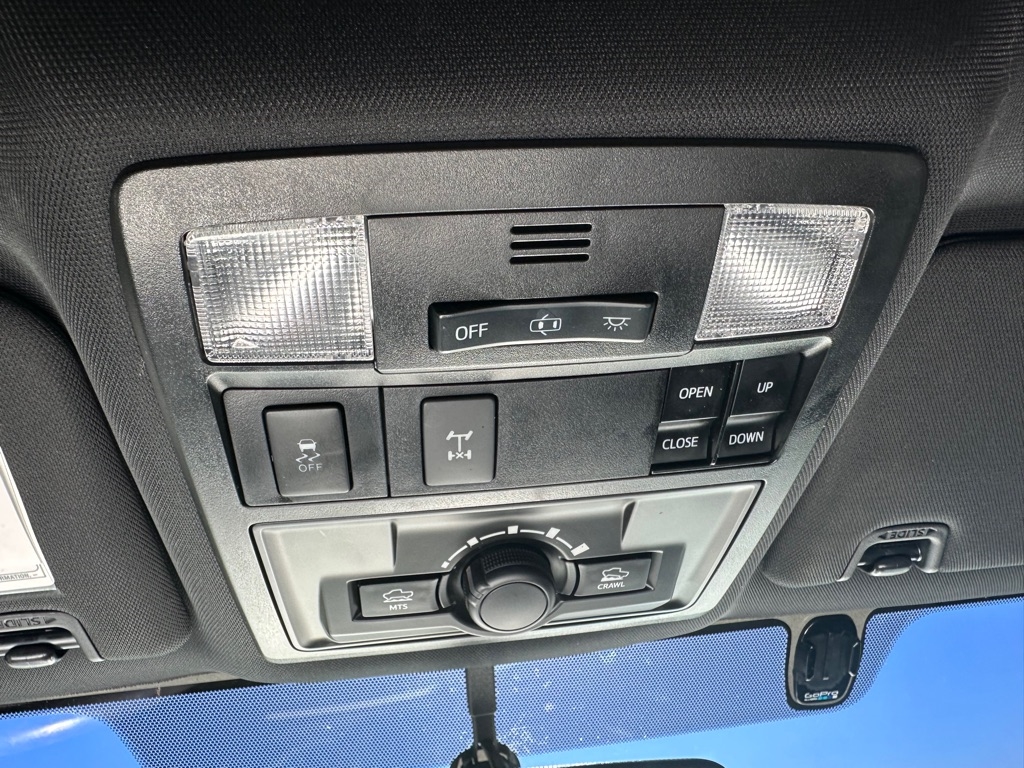 Toyota Tacoma SR5 Double Cab 5' Bed V6 4x4 AT (Natl) 2017