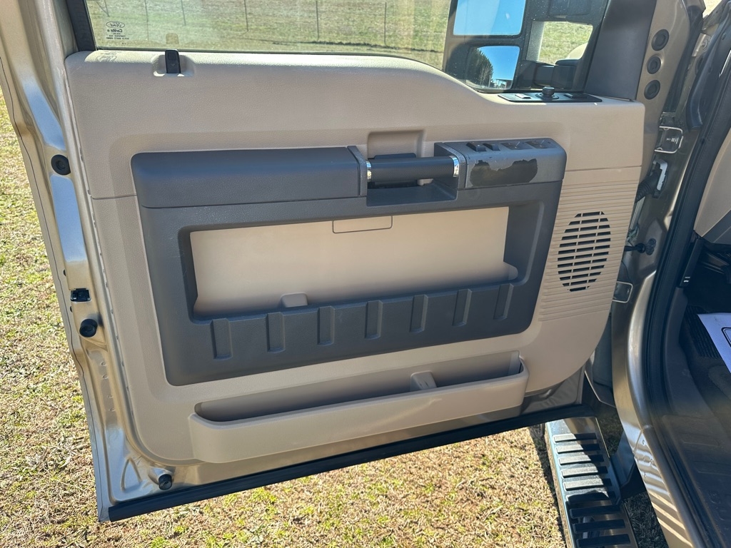 Ford Super Duty F-250 SRW 2WD Crew Cab 156" King Ranch 2012