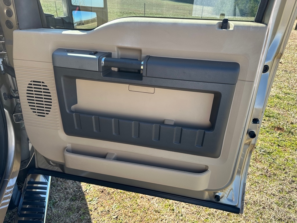 Ford Super Duty F-250 SRW 2WD Crew Cab 156" King Ranch 2012