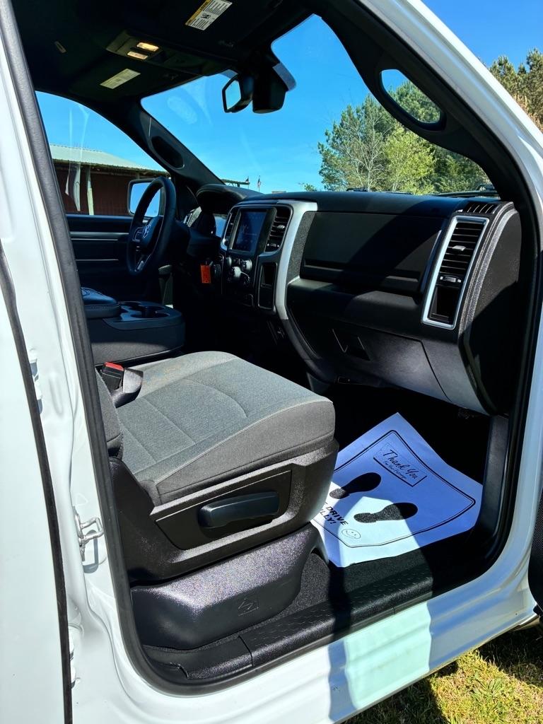 RAM 1500 Classic Warlock 4x2 Crew Cab 5'7" Box 2022