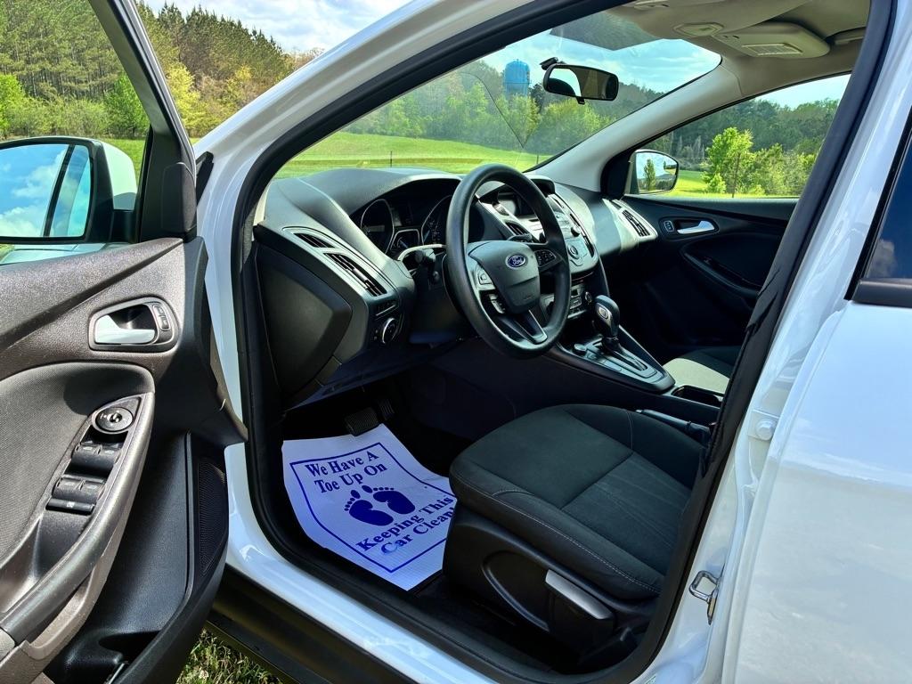 Ford Focus SE Sedan 2017