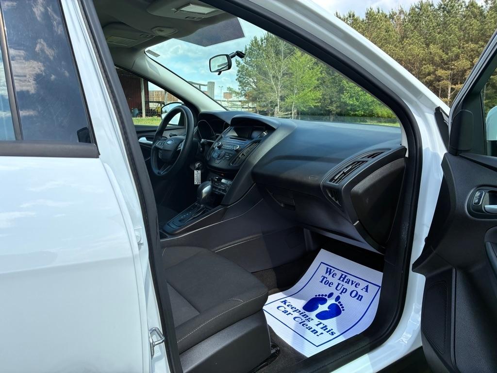 Ford Focus SE Sedan 2017