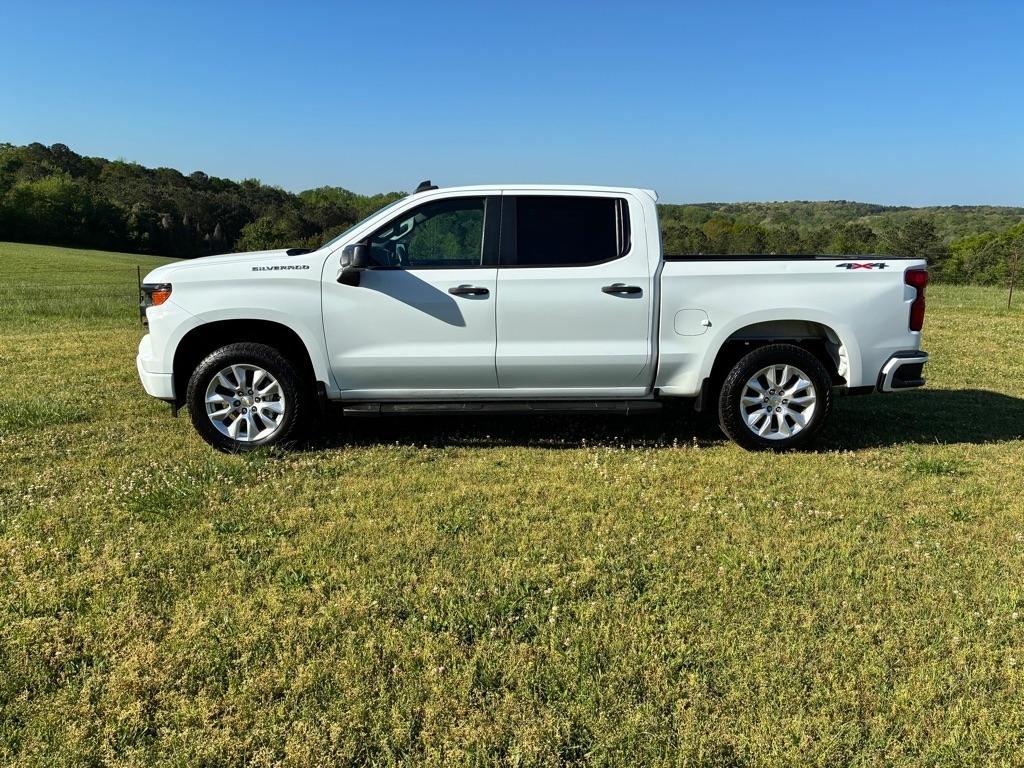 Chevrolet Silverado 1500 4WD Crew Cab 147" Custom 2022