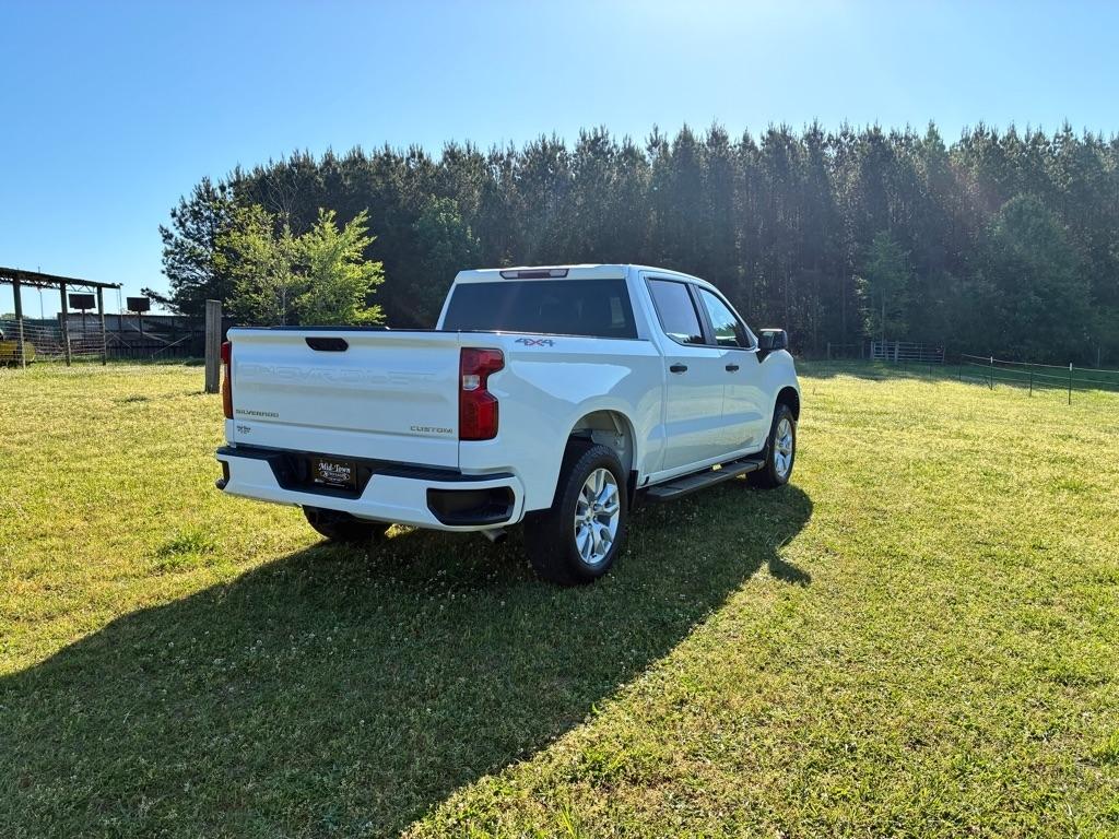 Chevrolet Silverado 1500 4WD Crew Cab 147" Custom 2022