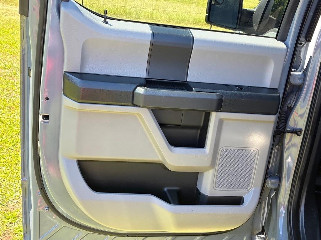 Ford F-150 2WD SuperCrew 145" STX 2019