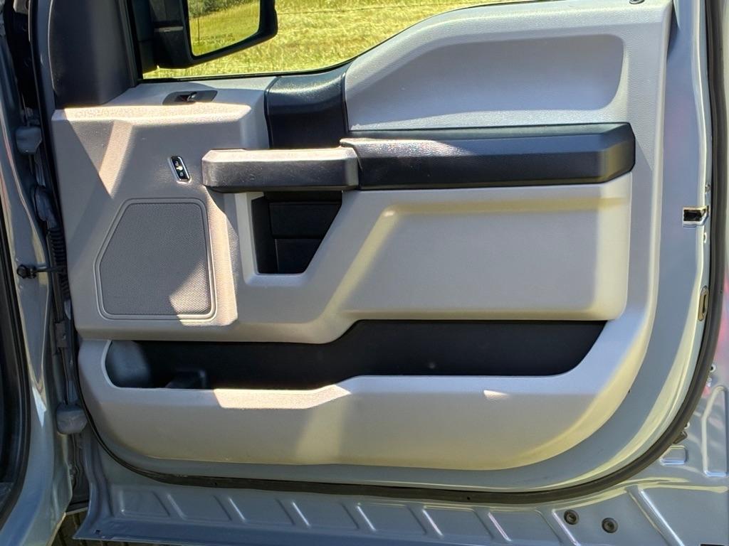 Ford F-150 2WD SuperCrew 145" STX 2019