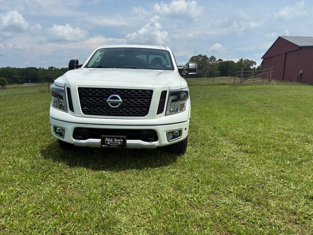 Nissan Titan 4x4 Crew Cab PRO-4X 2018