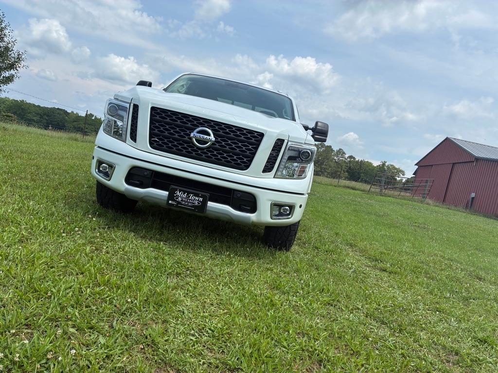 Nissan Titan 4x4 Crew Cab PRO-4X 2018