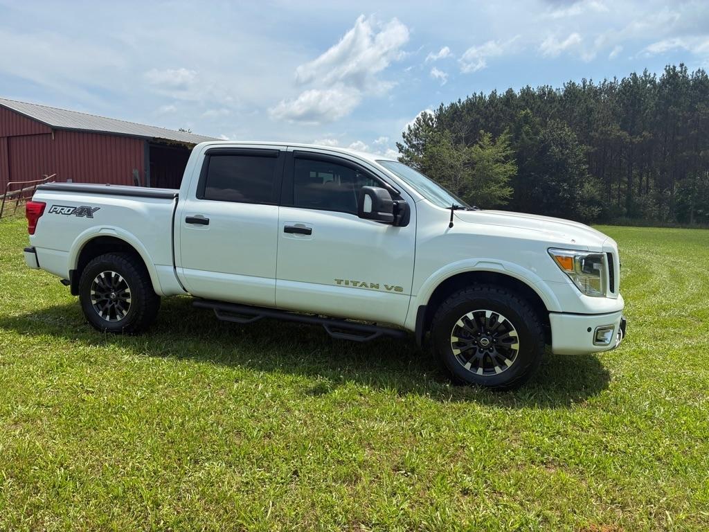 Nissan Titan 4x4 Crew Cab PRO-4X 2018