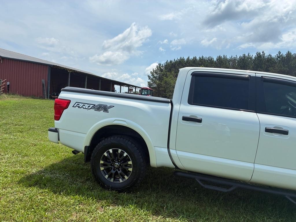 Nissan Titan 4x4 Crew Cab PRO-4X 2018
