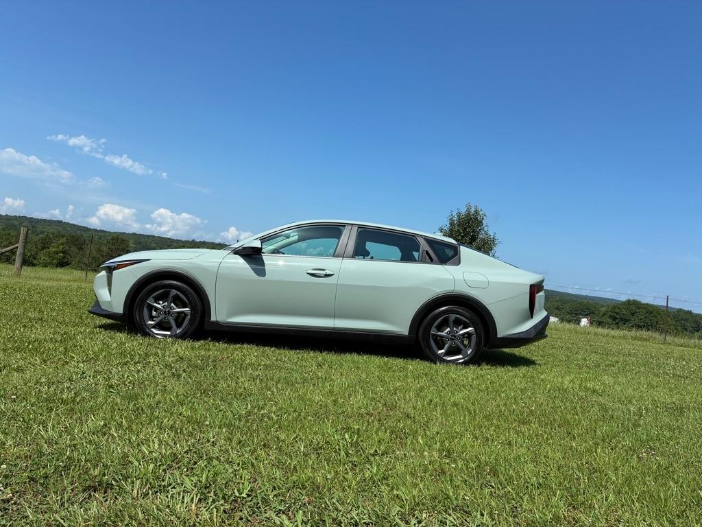 Kia K4 LXS FWD 2025