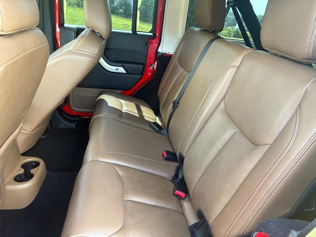 Jeep Wrangler Unlimited 4WD 4dr Sahara 2015