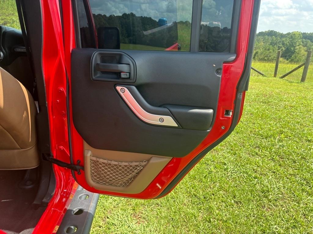 Jeep Wrangler Unlimited 4WD 4dr Sahara 2015