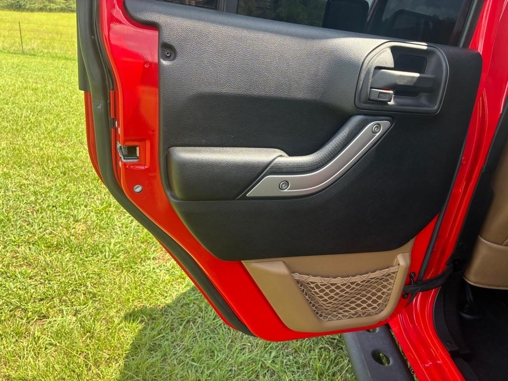 Jeep Wrangler Unlimited 4WD 4dr Sahara 2015
