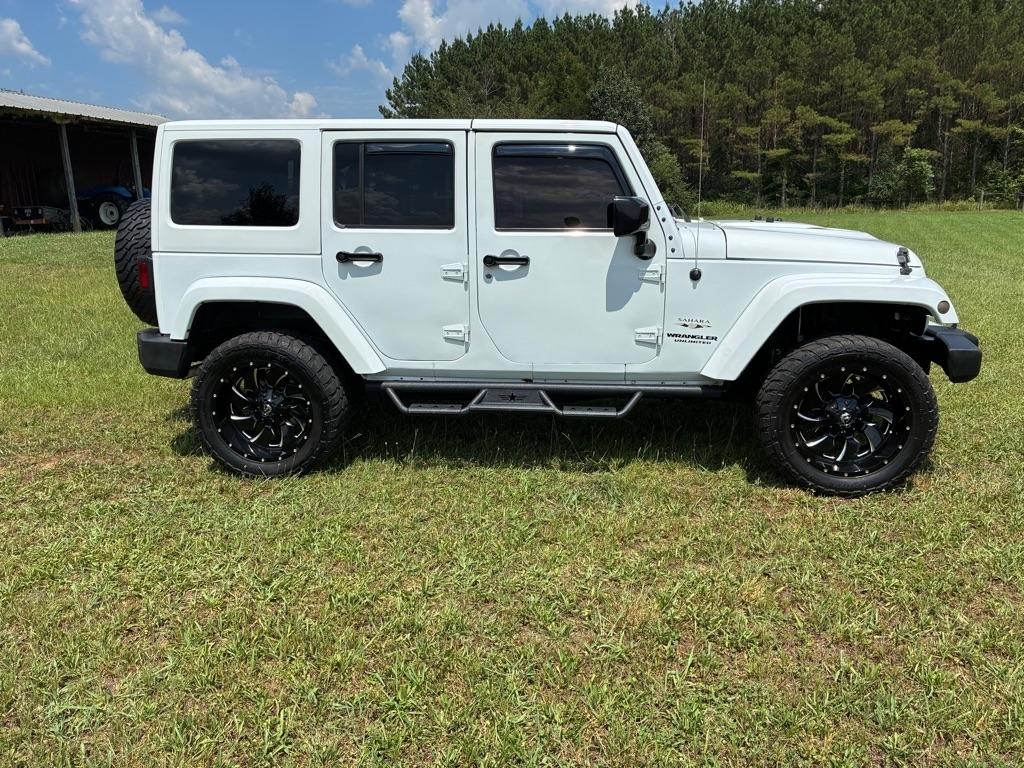 Jeep Wrangler Unlimited 4WD 4dr Sahara 2016