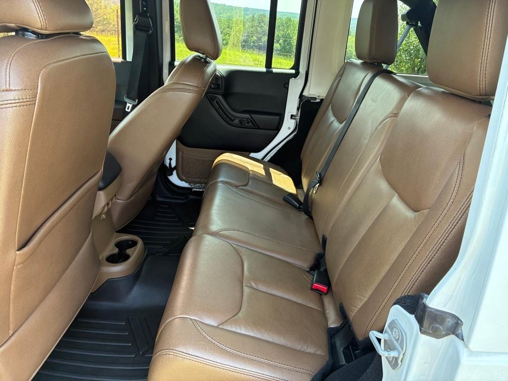 Jeep Wrangler Unlimited 4WD 4dr Sahara 2016
