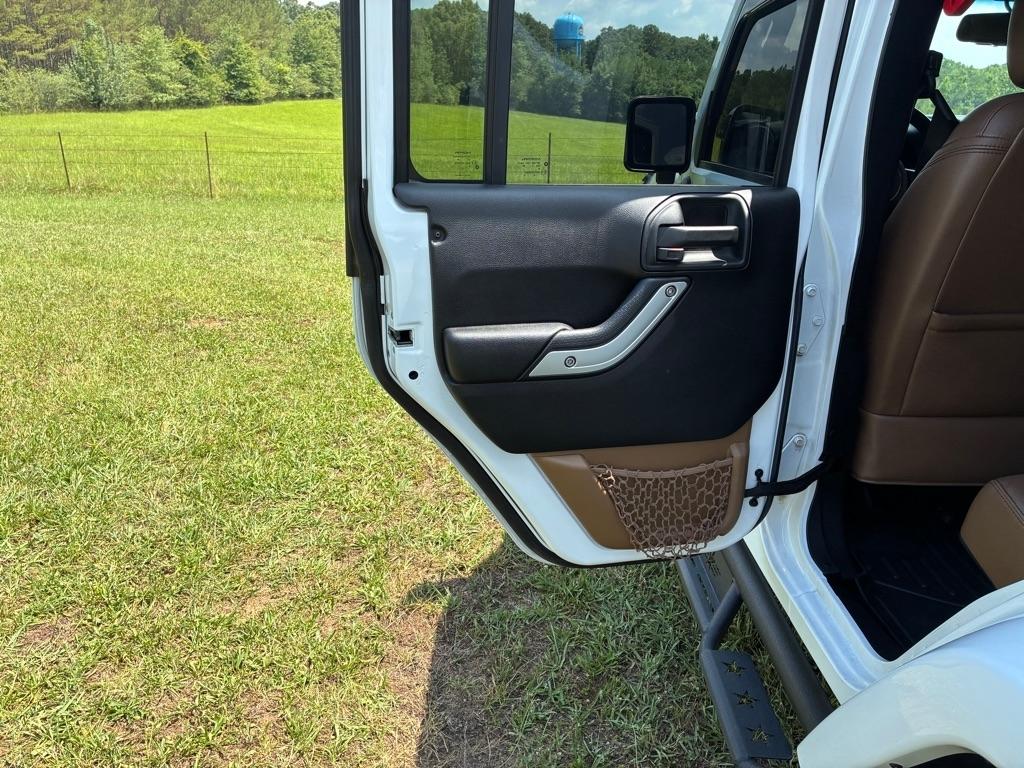 Jeep Wrangler Unlimited 4WD 4dr Sahara 2016