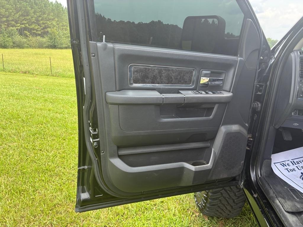 RAM 1500 2WD Crew Cab 140.5" Laramie Limited Edition 2012