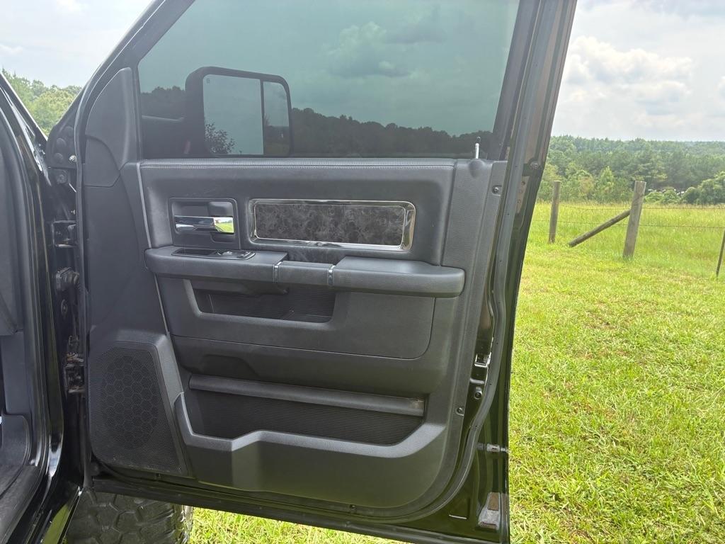 RAM 1500 2WD Crew Cab 140.5" Laramie Limited Edition 2012