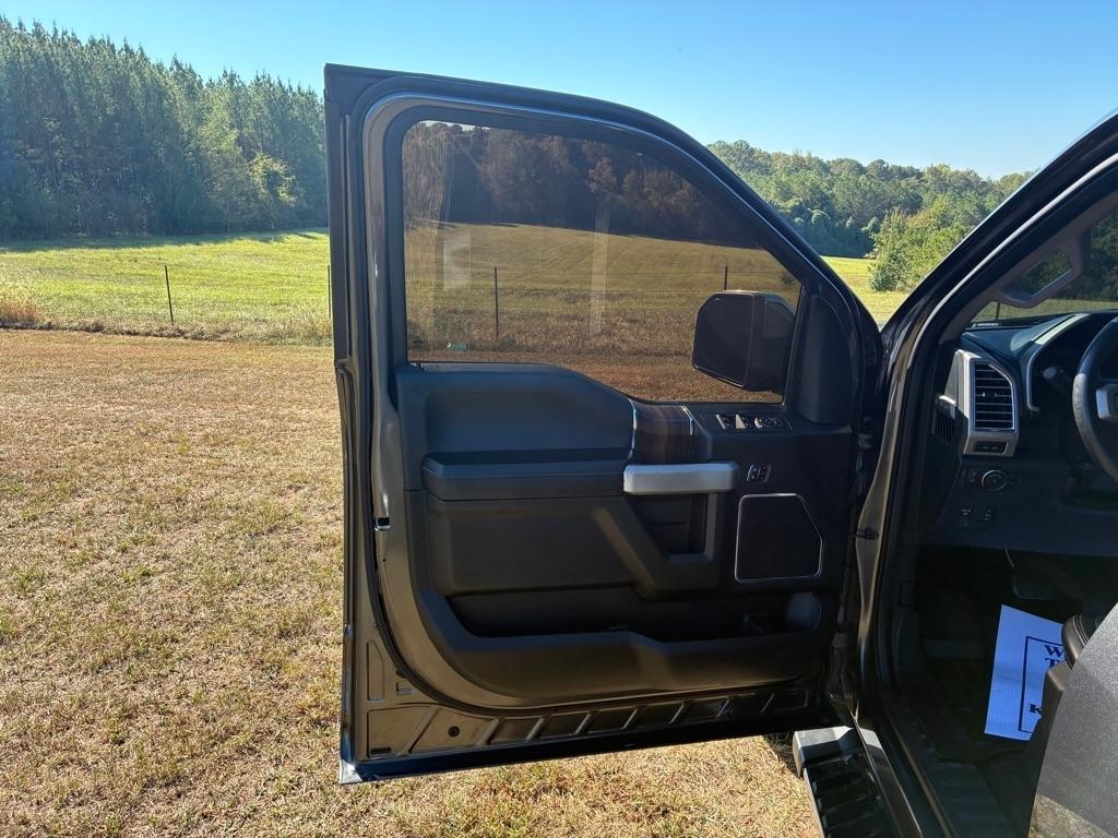 Ford F-150 2WD SuperCrew 157" Lariat 2016
