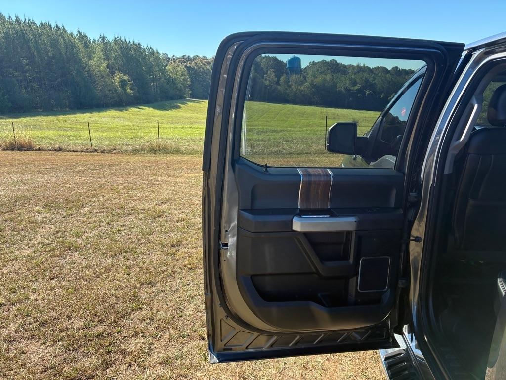 Ford F-150 2WD SuperCrew 157" Lariat 2016