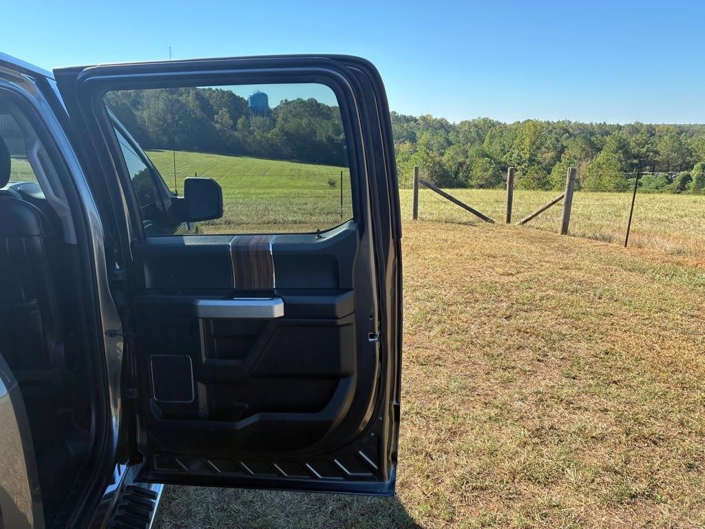 Ford F-150 2WD SuperCrew 157" Lariat 2016