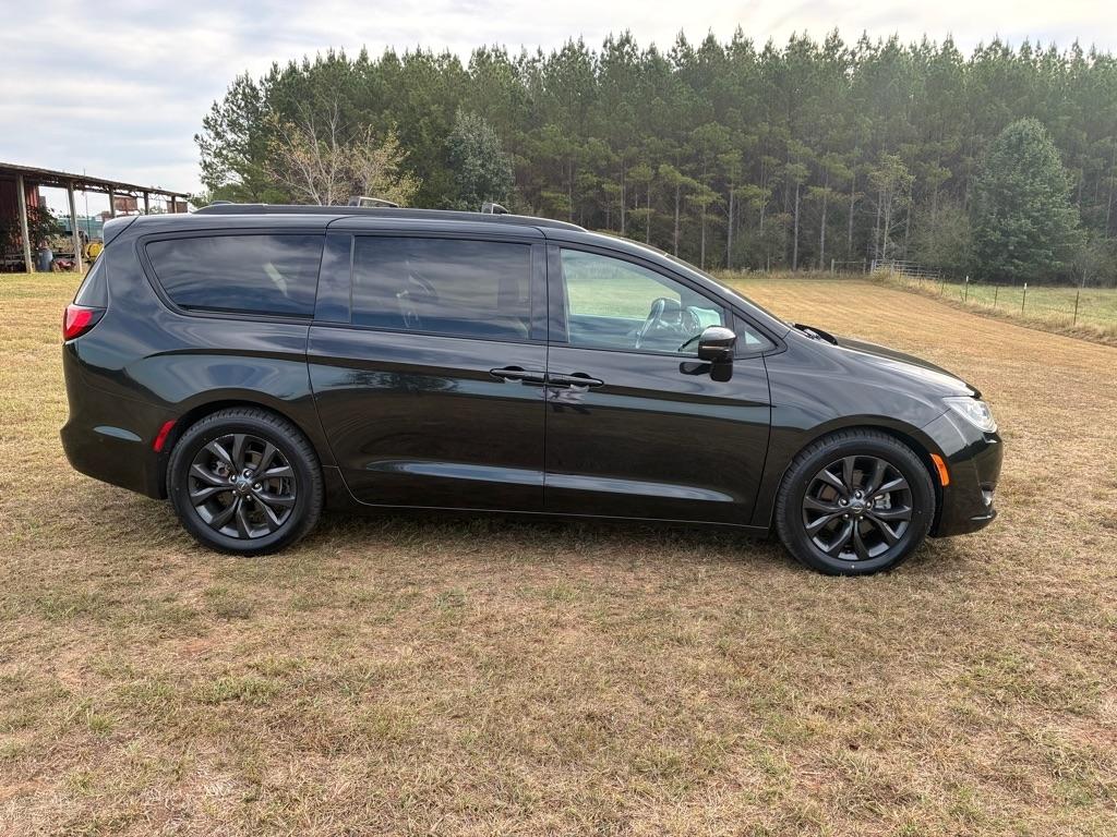 Chrysler Pacifica Limited FWD 2019