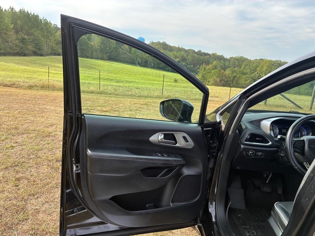 Chrysler Pacifica Limited FWD 2019