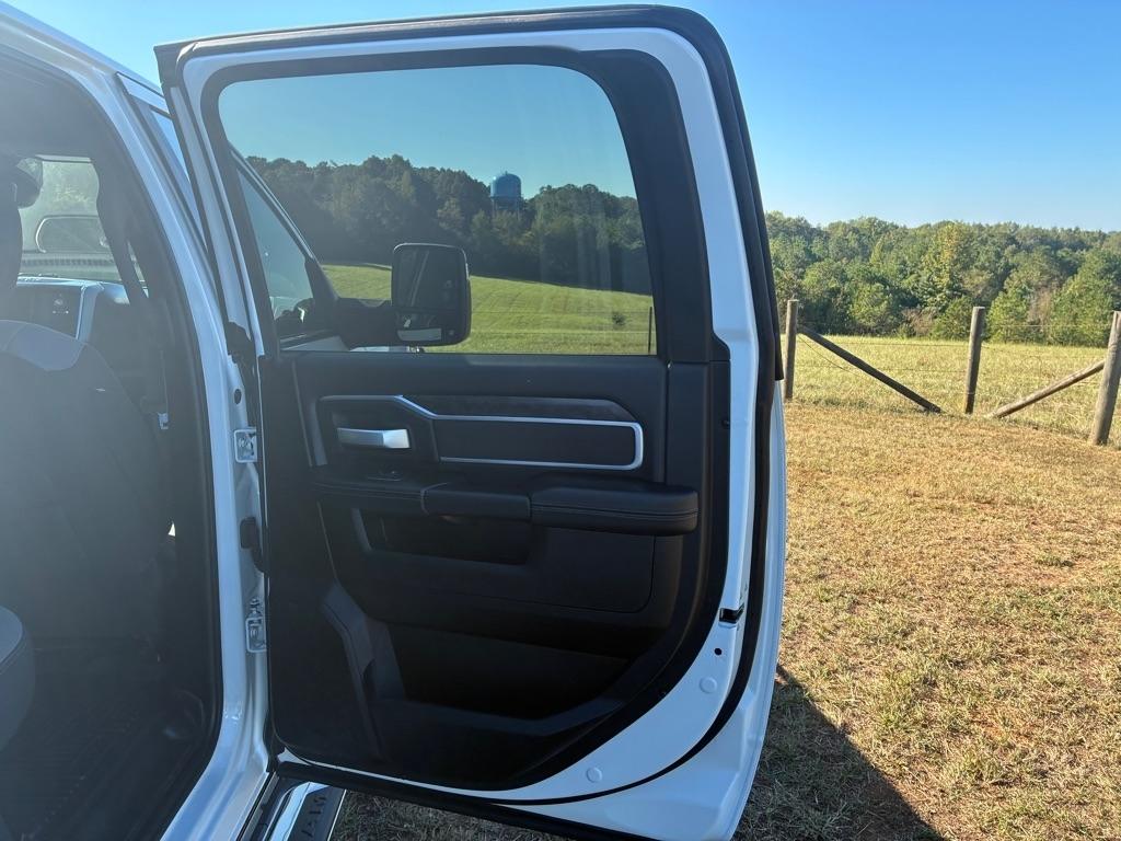 RAM 3500 Big Horn 4x4 Crew Cab 8' Box 2024