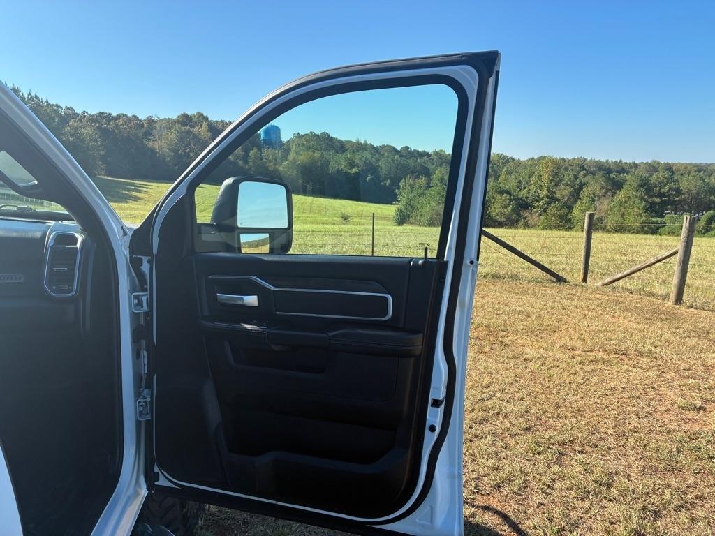RAM 3500 Big Horn 4x4 Crew Cab 8' Box 2024