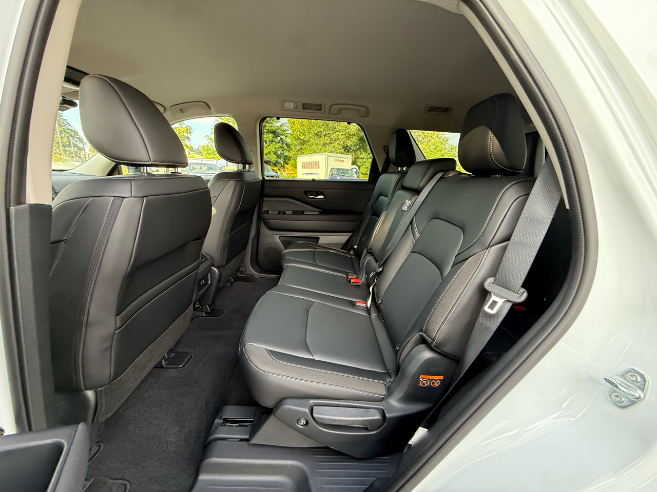 Nissan Pathfinder SL 4WD 2025