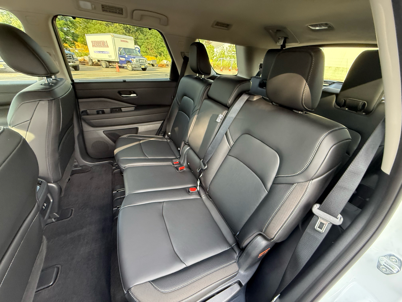 Nissan Pathfinder SL 4WD 2025