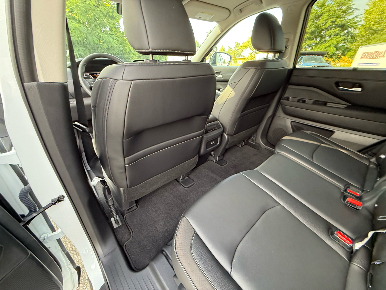 Nissan Pathfinder SL 4WD 2025