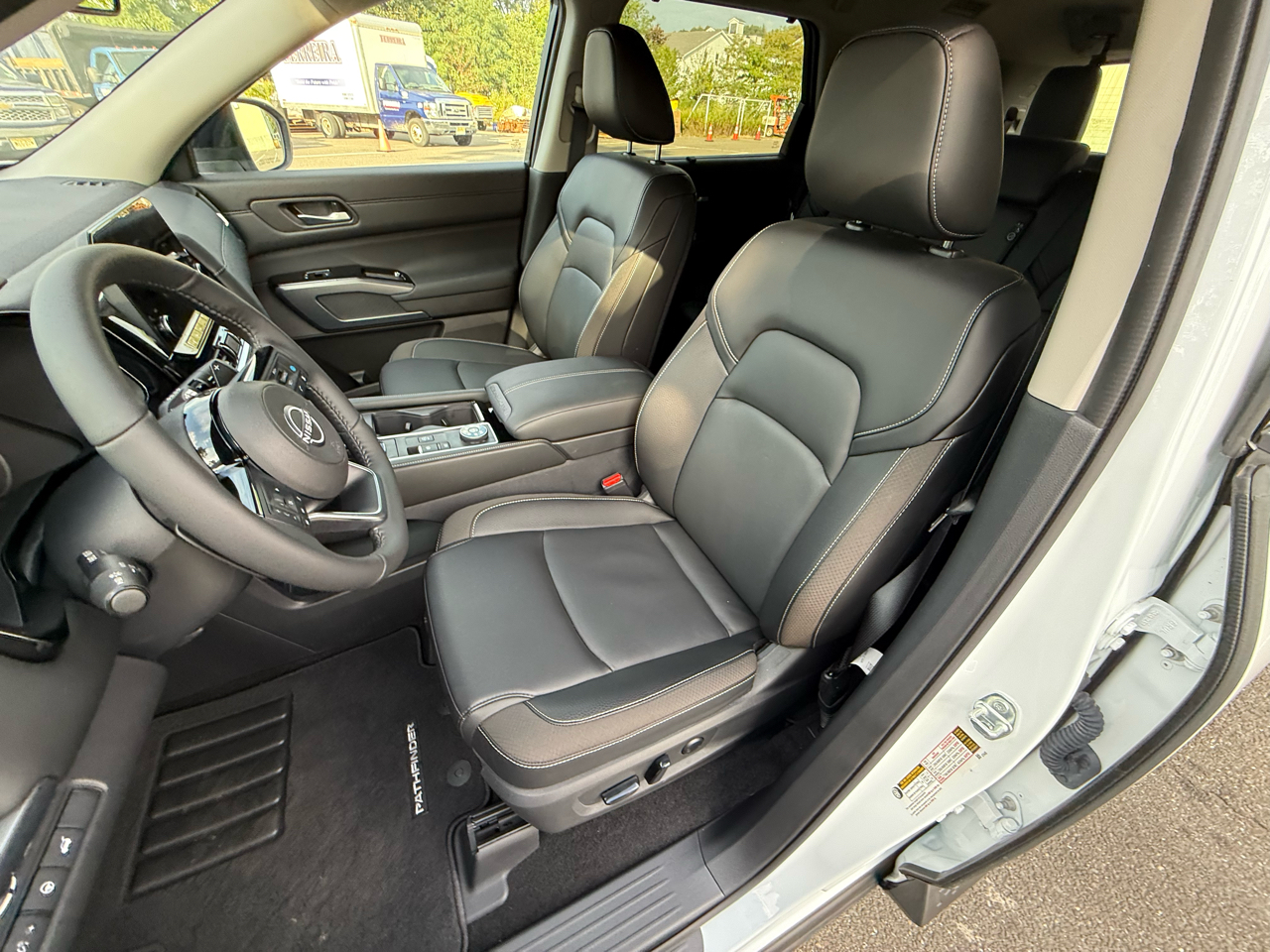 Nissan Pathfinder SL 4WD 2025