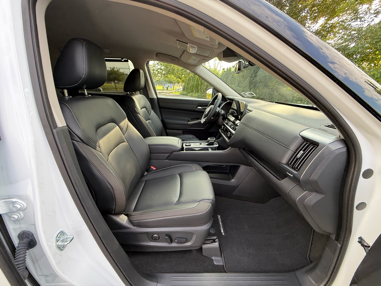 Nissan Pathfinder SL 4WD 2025