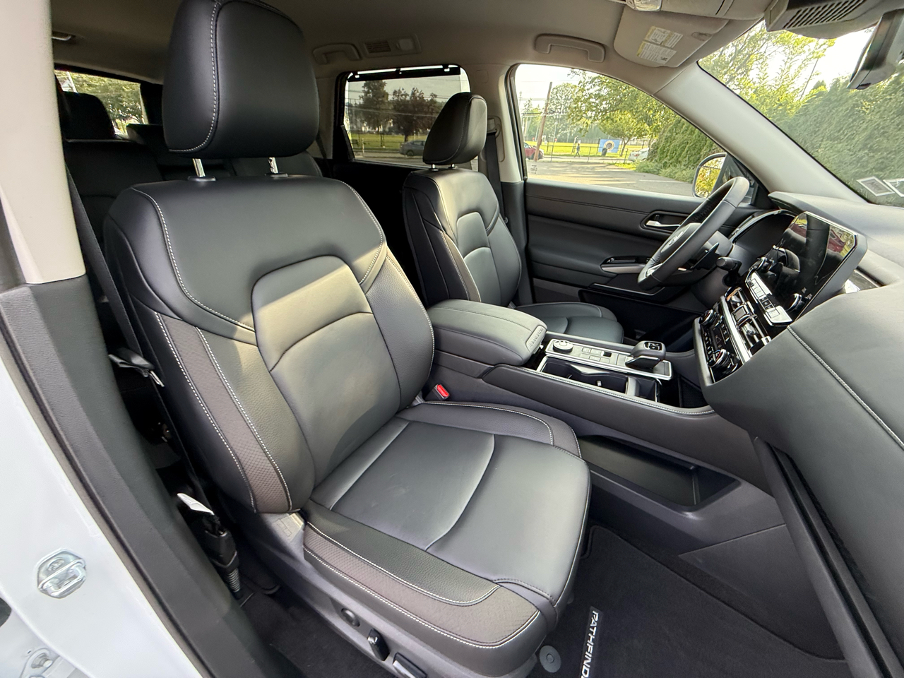 Nissan Pathfinder SL 4WD 2025